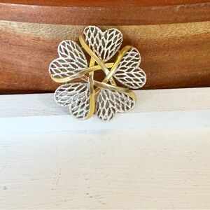 Vintage TRIFARI Goldtone Textured 5 Leaf Shamrock Center Star Pin Brooch